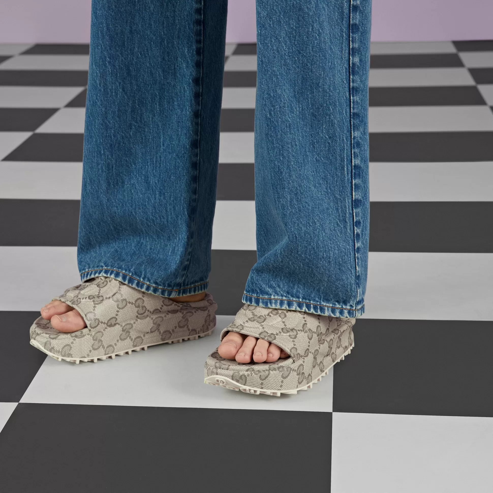 GUCCI Men'S Slide Sandal With Interlocking G-Men Slides & Sandals